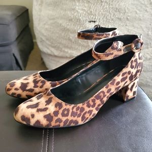 Bandolino Leopard ankle strap Pump Size 8.5
